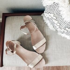 New boutique Francesca’s minimalist gold strap espadrille slide sandals 8.5